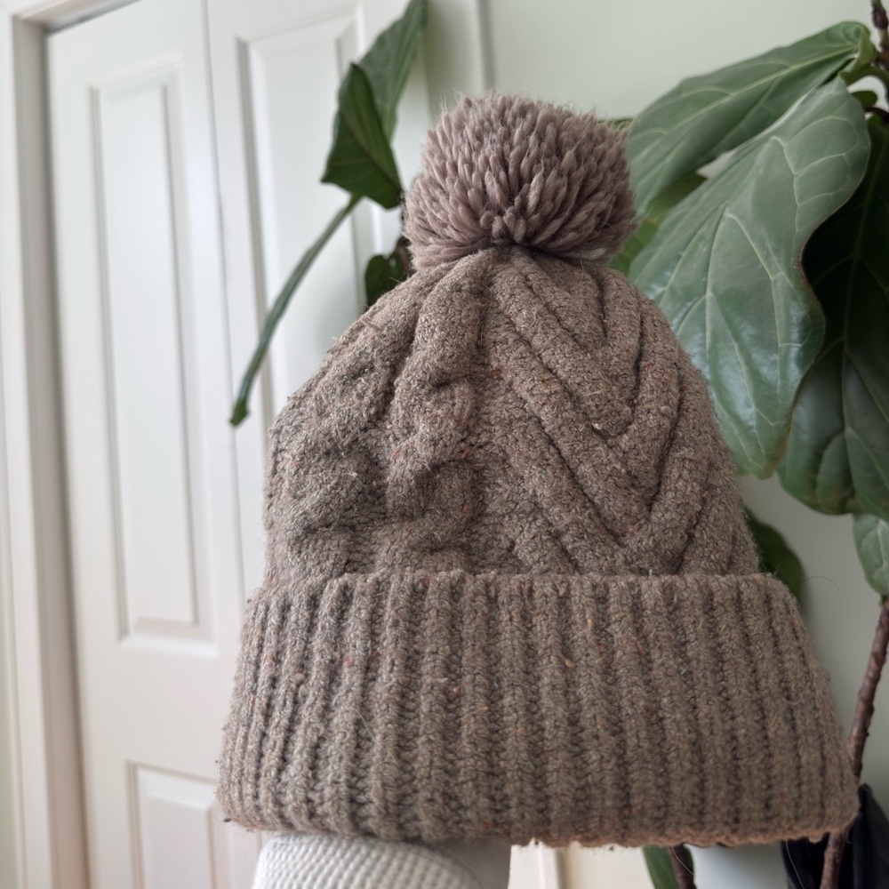 Universal Threads Cozy Knit Pom-Pom Beanie